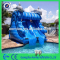 El gigante utilizó la diapositiva de agua inflable para el adulto / los cabritos utilizaron la diapositiva de agua inflable del tiburón para la venta